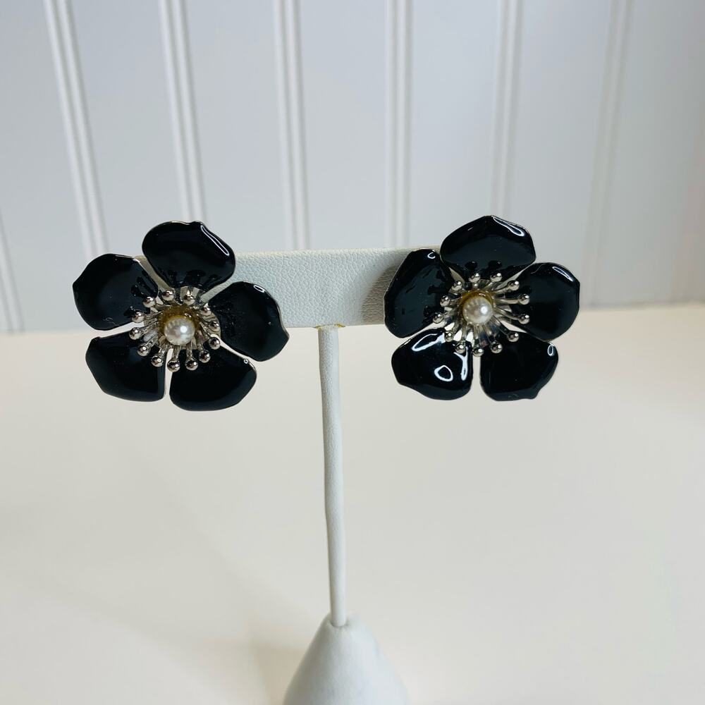 Black Enamel Earrings Pearl Center 1.5" diameter - Picture 5 of 5